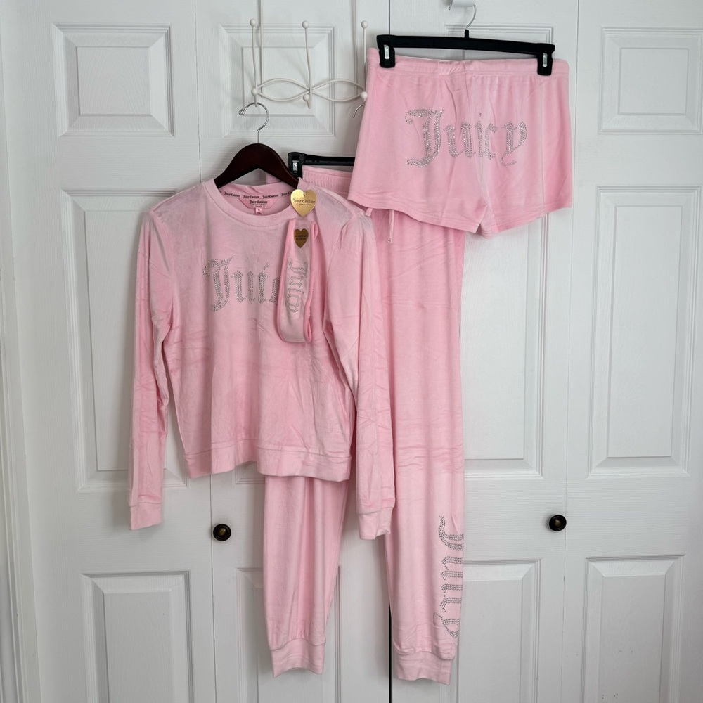 NWT Juicy Couture Velour Light Pink Gift 4 piece Pajama Set size medium